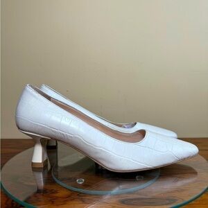 NWT Bruno Magli Mirea Croc-Embossed Leather Pump in nude